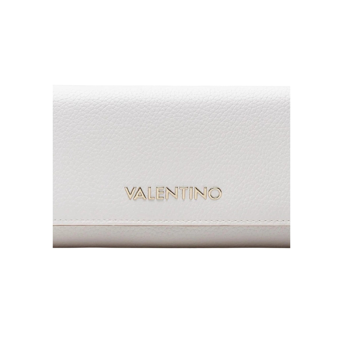 Portafoglio bianco Valentino Bags Alexia VPS5A8113, grande formato a patta con logo frontale; interno organizzato per carte e banconote, stile elegante e versatile. Vista frontale Dettaglio logo