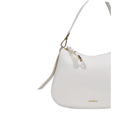 Coccinelle Magie Soft; borsa bianca in pelle 30x21.5x8 cm, tracolla rimovibile, scomparto cellulare. Design sinuoso e pelle premium di alta qualità. Vista frontale dettaglio logo