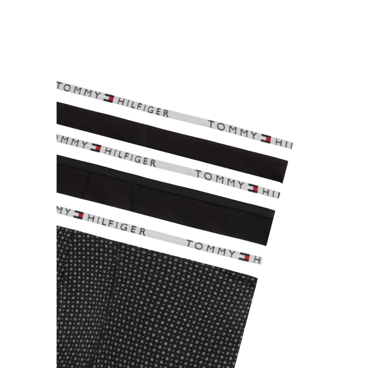 Pack 3 Boxer Trunk Tommy Hilfiger; Nero + Stampa Geometrica. 95% Cotone Rigenerato, fascia elastica con logo tricolore, vestibilità aderente. Traspiranti, sostenibili e dal design moderno.