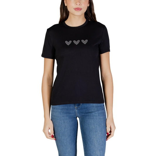 T-shirt Only donna nera con applicazioni cuori - vista frontale indossata da modello