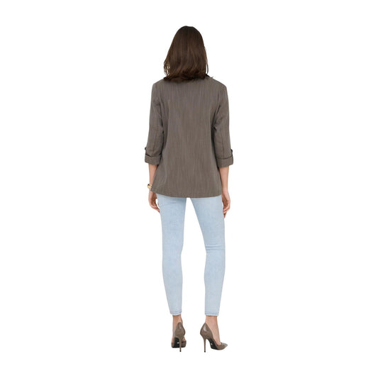 Blazer Only Onlmarsa; 53% Viscosa. Maniche 3/4 con risvolto, tasche laterali, senza chiusura. Giacca donna leggera, traspirante e antipiega per la PE26. Colore marrone vista posteriore