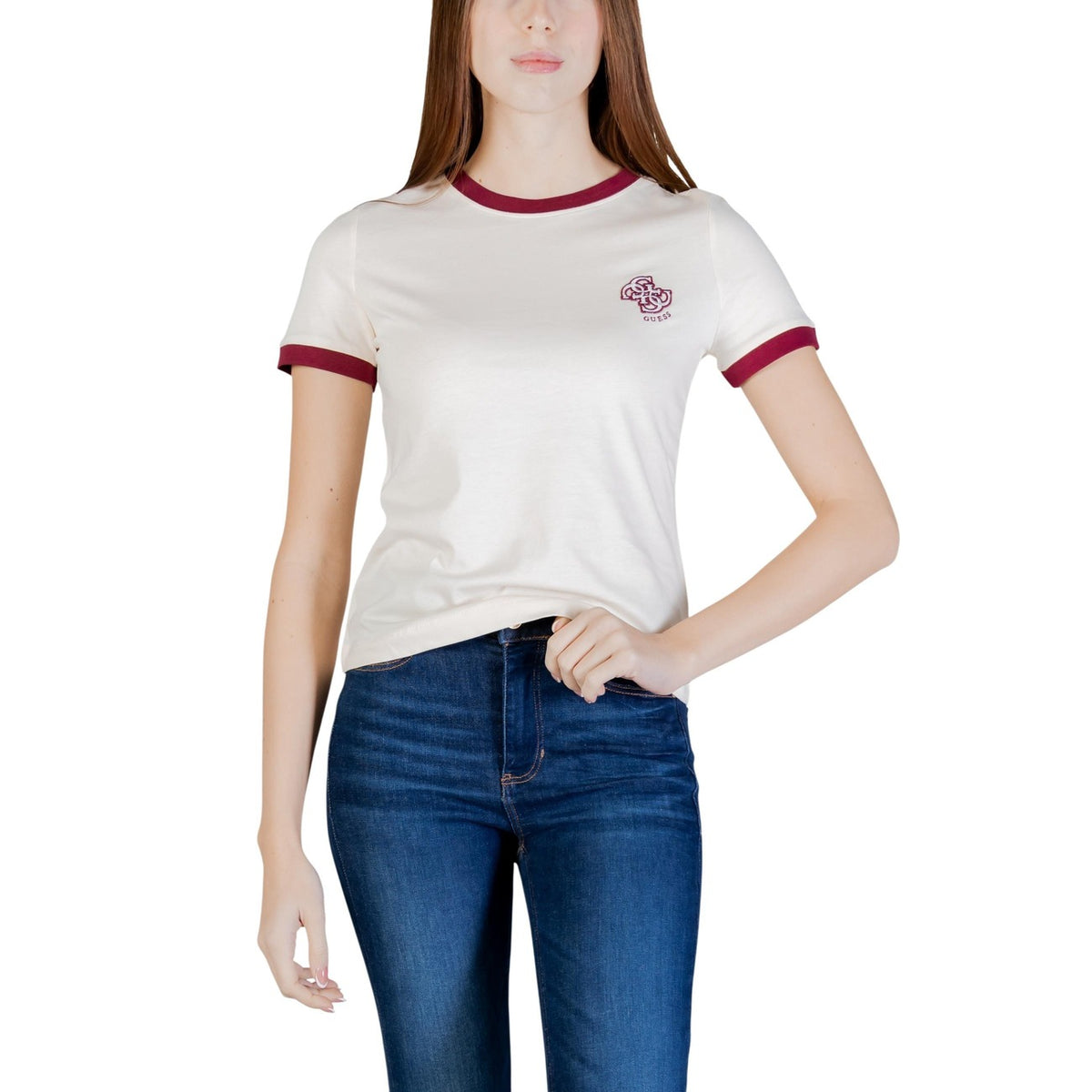 T-shirt donna Guess Active modello GRETA beige in cotone 100% a maniche corte con stampa e scollo tondo