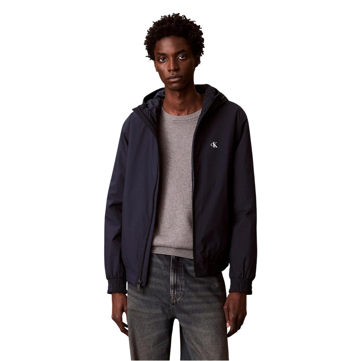 Giacca a vento Calvin klein blu navy Realizzato al 100% in poliestere riciclato, Il logo CK ricamato sul petto, la chiusura frontale con zip e il cappuccio regolabile