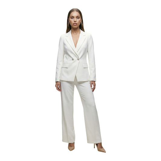 Blazer Doppiopetto I AM; 88% Poliestere, 12% Elastan. Colore Panna, Slim Fit, bottoni metallici, revers a lancia. Giacca donna elegante, leggera e antipiega, Made in Italy. Vista frontale figura intera