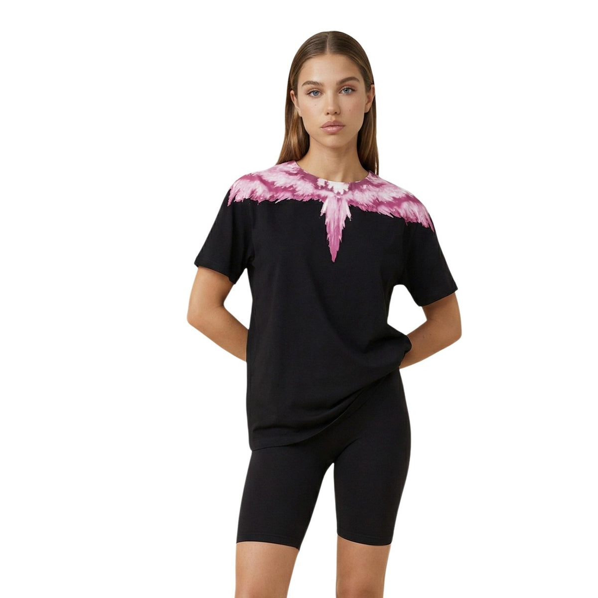 T-shirt County of Milan Wings; 100% cotone, stampa grafica ali colorate, fit regolare. L'icona dello streetwear creativo per la tua estate. Colore nero. Vista frontale