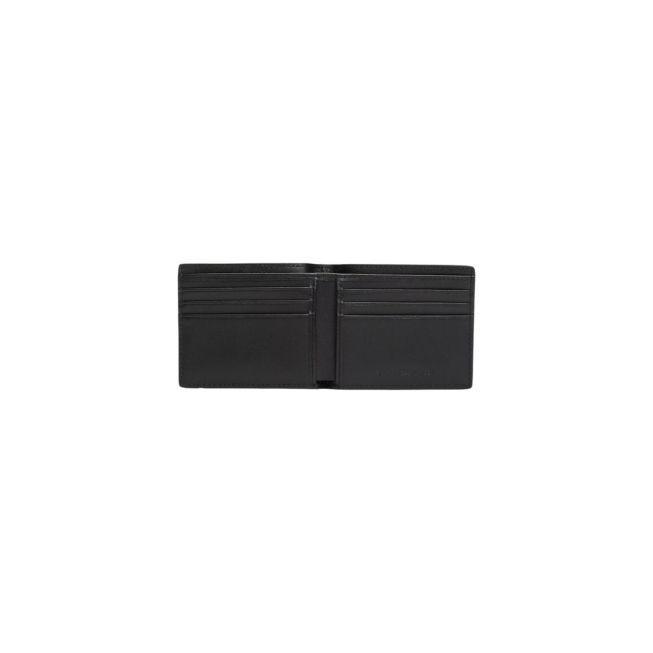 Portafoglio mini Tommy Hilfiger con portamonete; 100% Pelle Nera. Logo Flag tricolore, profilo ultra-slim (1 cm), scomparti multifunzione. Stile raffinato e pratico. Vista aperto