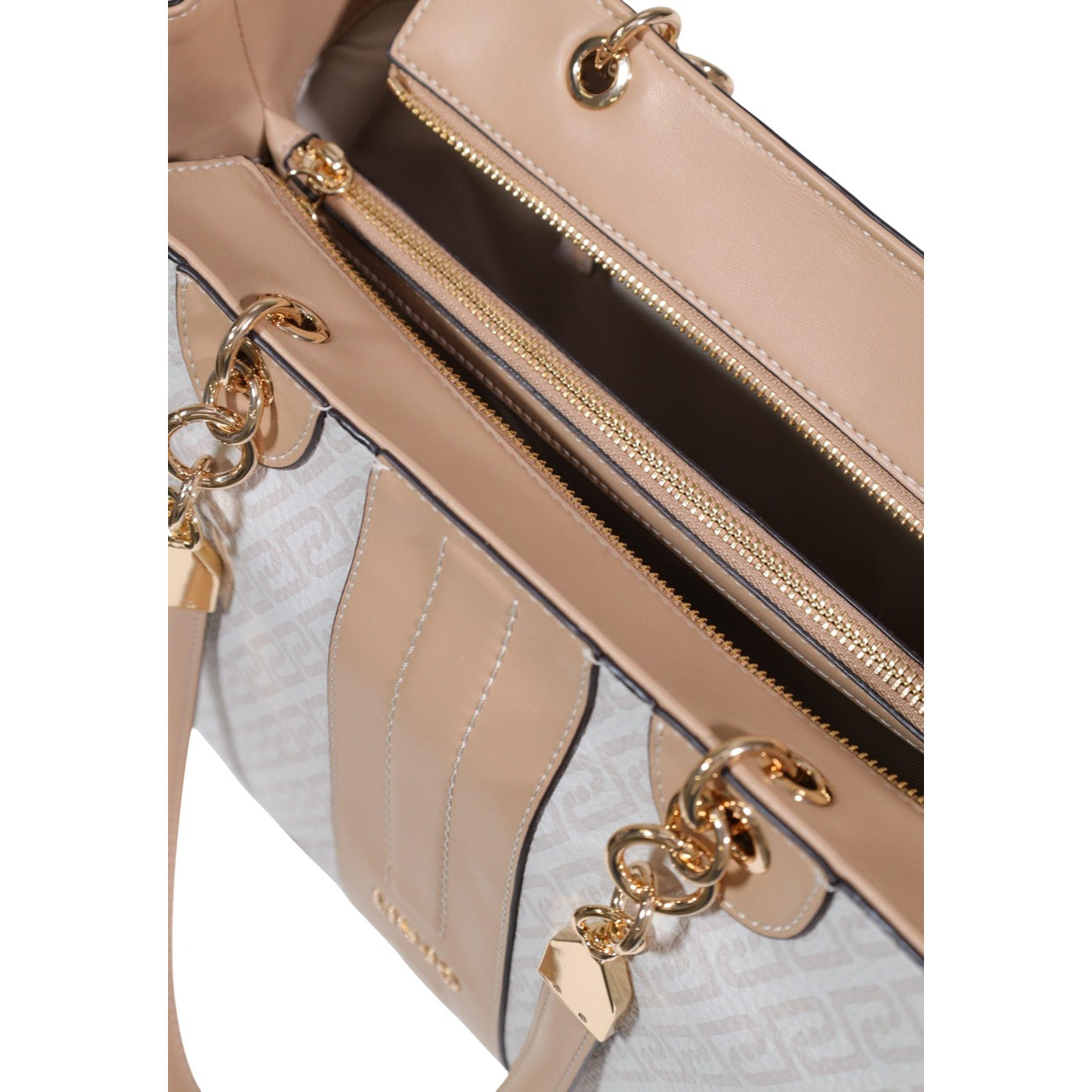Borsa Tote Liu Jo M; 100% Poliuretano Bianco. Manici con catena dorata, logo metallico, interno multi-tasche. Borsa donna capiente, raffinata e di tendenza. Dettaglio cerniera