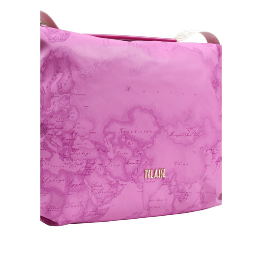 Maxi Borsa Geo Fucsia Alviero Martini; 58% Poliestere, 42% Poliuretano. Tracolla regolabile, finitura idrorepellente, ampio vano interno. Borsa donna a spalla spaziosa e leggera per ogni stagione. Dettaglio logo