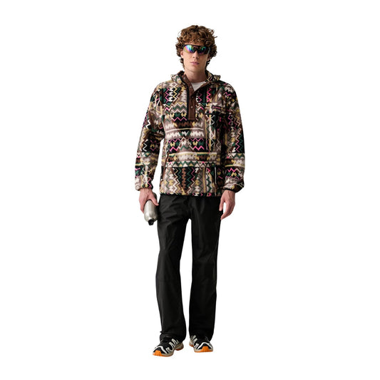 Pile Columbia uomo Helvetia Black Geomix. Giacca pullover in pile Sherpa a pelo lungo con cerniera mezza lunghezza, motivo geometrico nero e grigio, tasca pettorale con zip, abbigliamento outdoor e streetwear