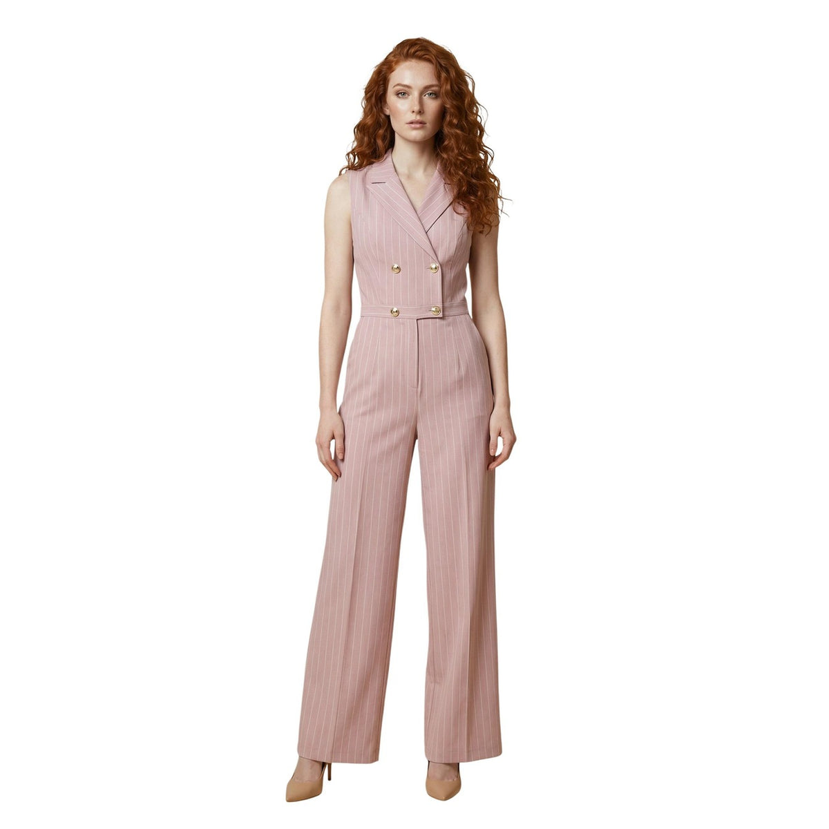 Artigli Jumpsuit Gessata Doppiopetto; tuta elegante rosa gessato con bottoni gold e cintura. Tessuto tecnico stretch, effetto snellente e design sartoriale sofisticato. Vista frontale
