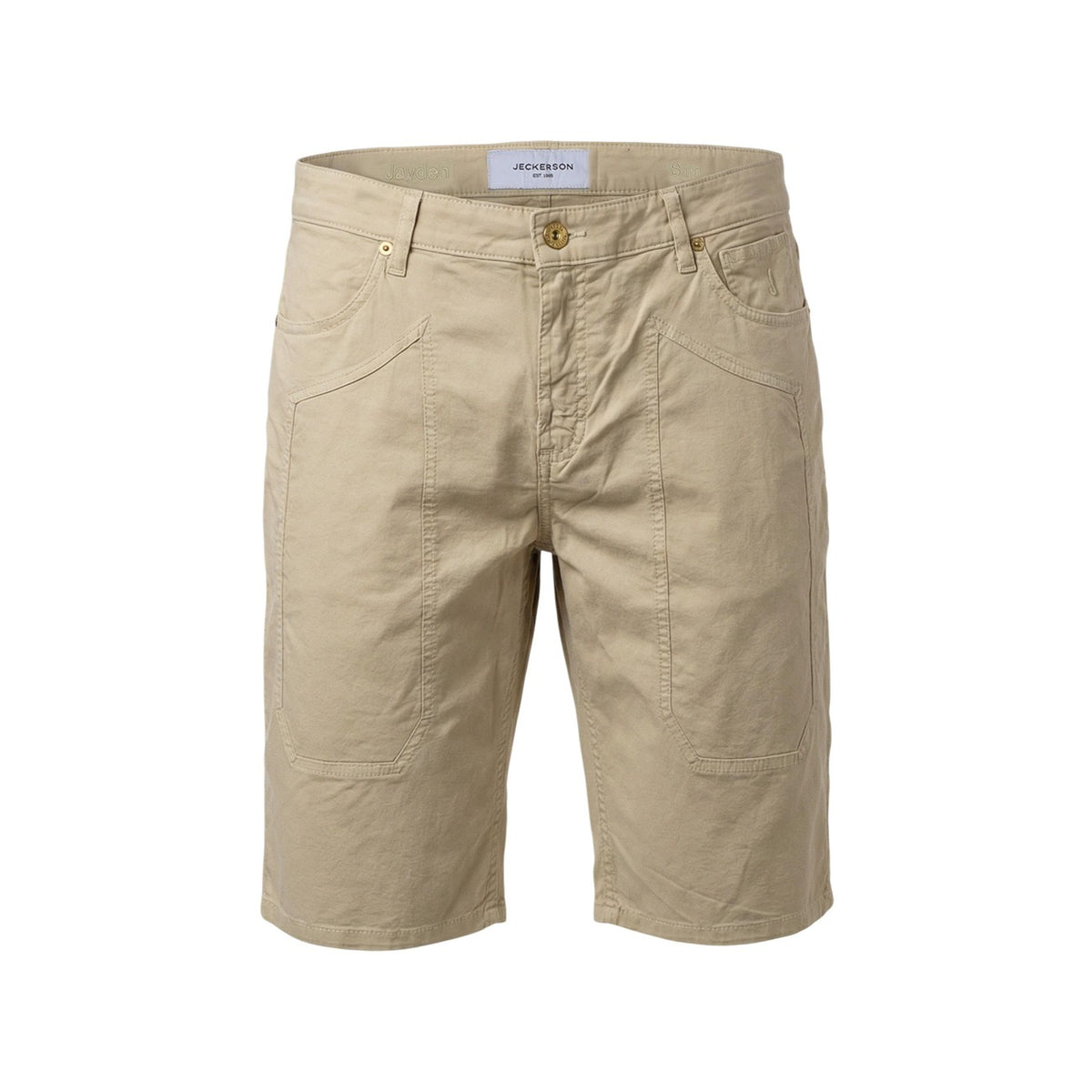 Bermuda Jeckerson Jayden Slim; 98% Cotone, 2% Elastam. Modello 5 tasche con toppe iconiche, tessuto stretch leggero. Short uomo raffinati e confortevoli, Made in Italy. Colore beige chiaro. Vista frontale Stesa