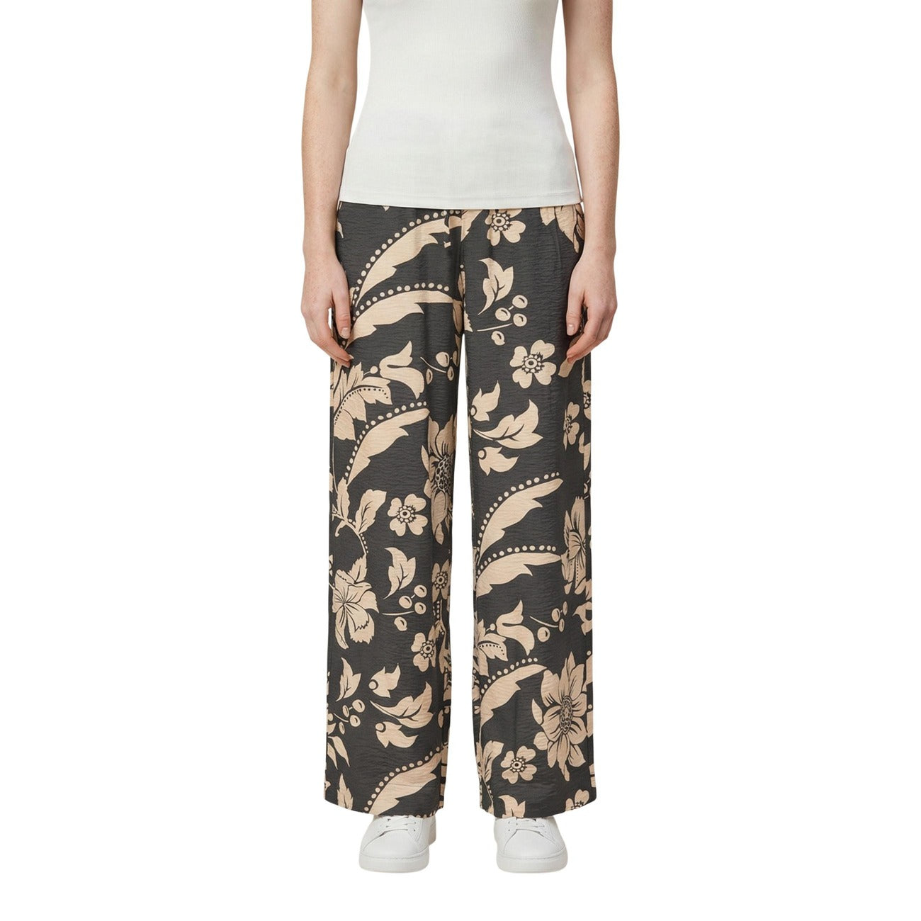 pantaloni a palazzo Jacqueline de Yong Jdytroya Life Mw Palazzo Pant Wvn Dia in viscosa e nylon riciclato. Vista frontale indossato da modella