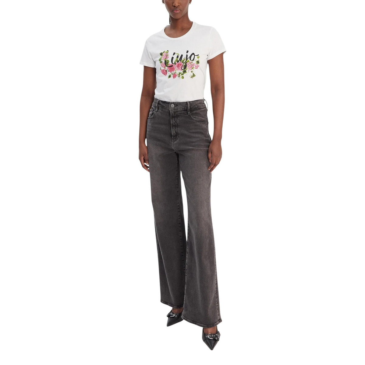 T-shirt Liu Jo donna bianca con stampa logo maniche corte - vista frontale figura intera indossata da modello