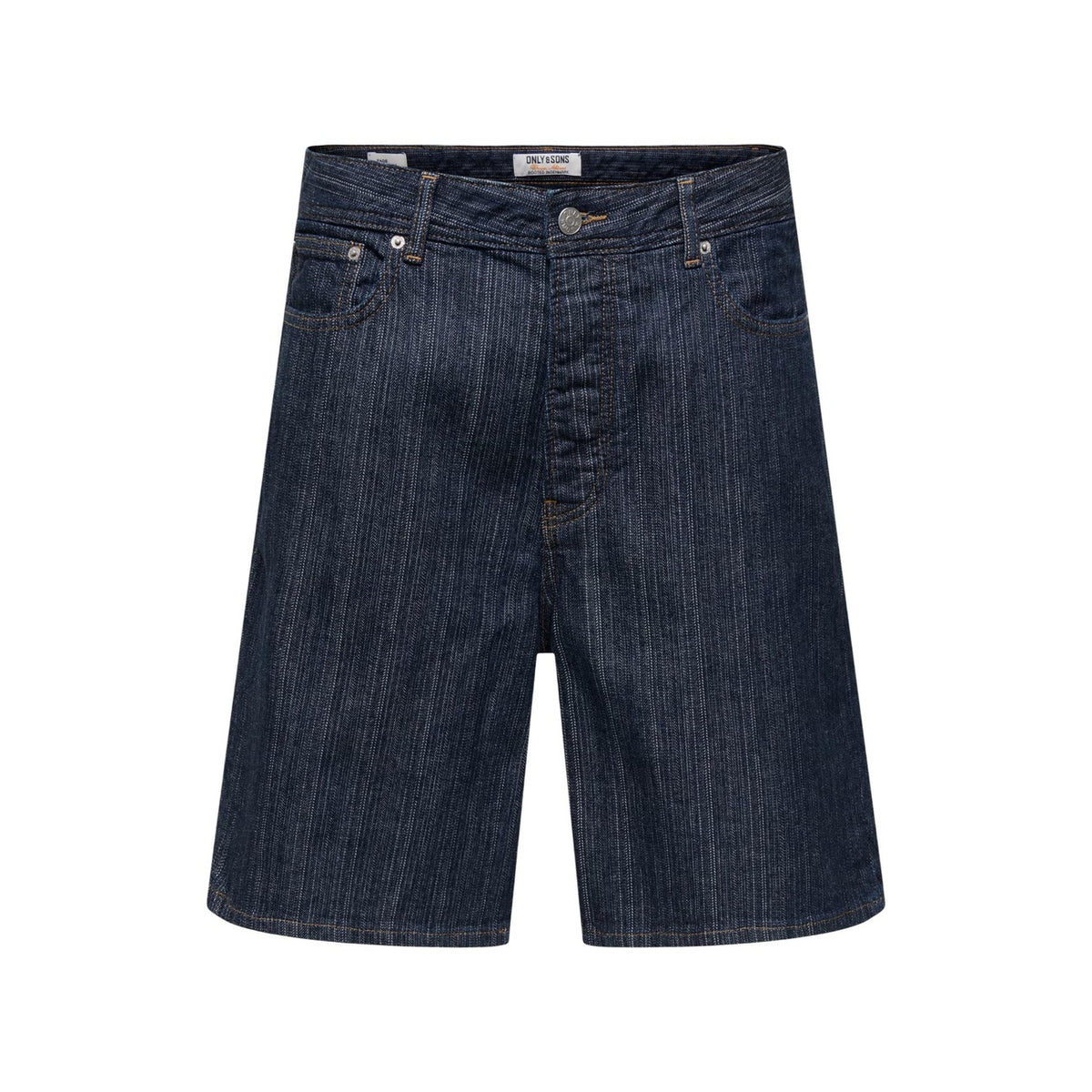 Bermuda Denim Only & Sons; 100% Cotone. Taglio Loose Fit ampio, 5 tasche, vita regolare. Denim resistente e traspirante, stile casual contemporaneo. Vista frontale stesa