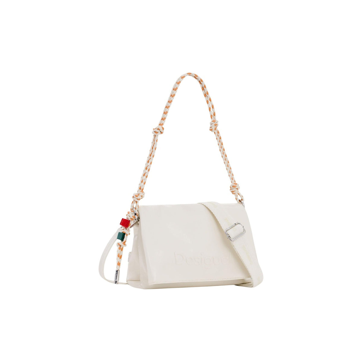 Tracolla media SS26; effetto pelle, logo inciso, doppie tracolle intercambiabili. Chiusura zip e bottone, charm portacarte rimovibile, design Barcellona. Colore panna vista frontale