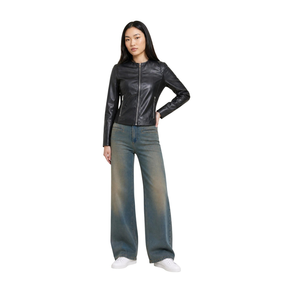Giacca similpelle nero donna Only ONLBITTEN 15373291. Giubbino chiodo aderente in ecopelle per la mezza stagione con cerniera frontale, collo tondo e tasche con zip.