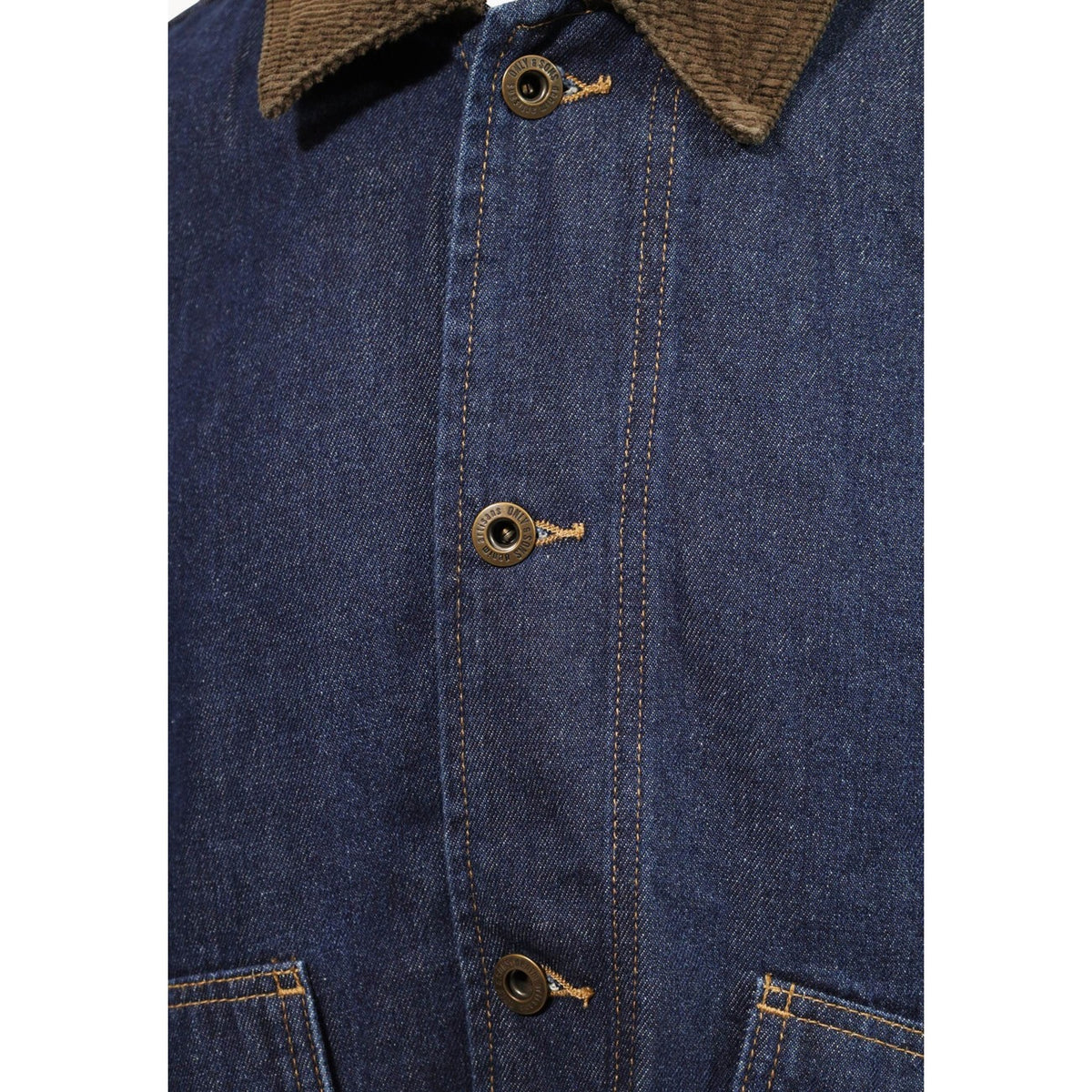 Giacca denim Only & Sons Onskaizen Rinse 22039417 blu uomo. Giambotto in tessuto jeans con colletto a contrasto in velluto a costine, abbottonatura frontale e tasconi applicati, abbigliamento uomo mezza stagione.