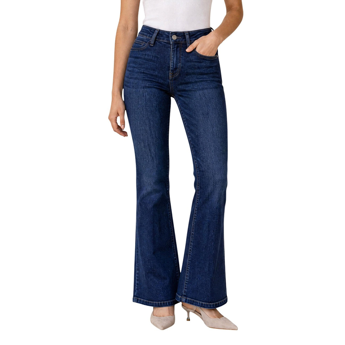 Jeans bootcut Liu-Jo donna blu UF6218 D0356. Jeans a zampa svasati in morbido cotone e viscosa con vita media, passanti per cintura e vestibilità confortevole.