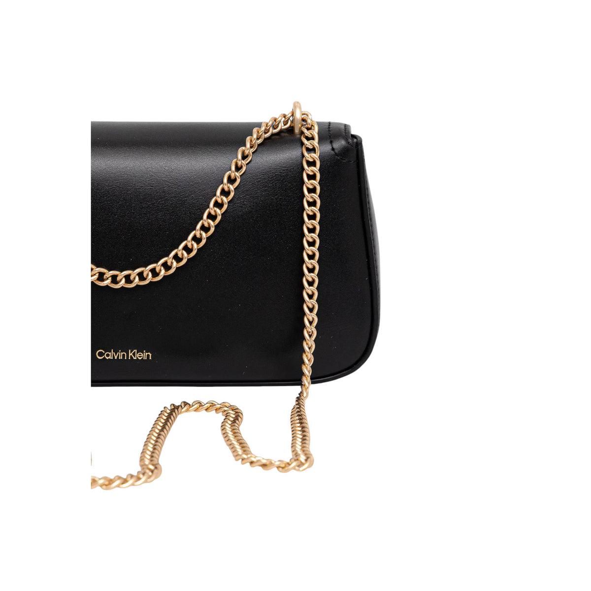 Borsa Piccola Convertibile Calvin Klein; Nero. 51% Poliestere riciclato, chiusura zippata, tracolla regolabile e catena dorata. Dimensioni sottili e slanciate (24x12 cm), stile casual-luxury 4 stagioni.