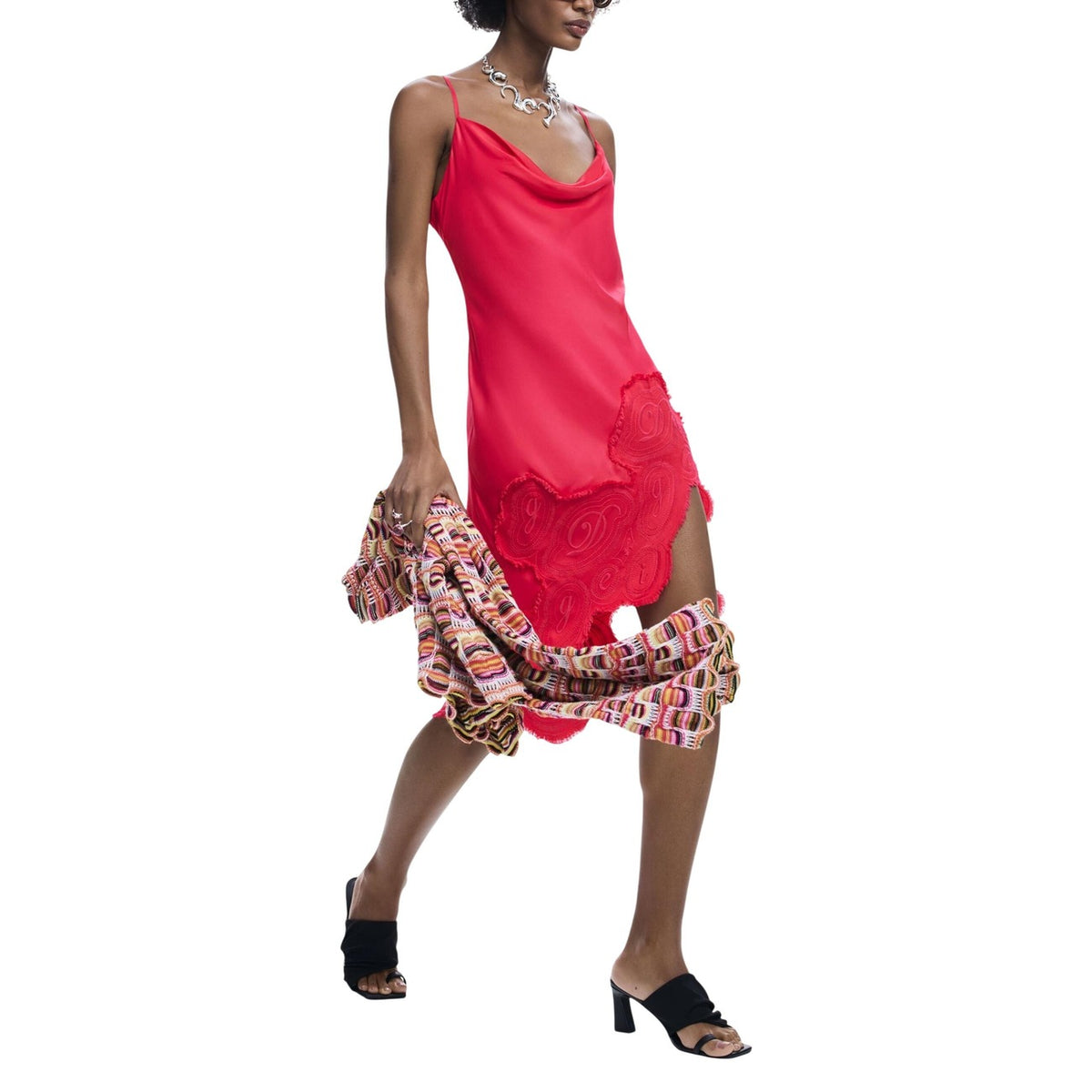 Abito Desigual donna fucsia corto smanicato 100% viscosa - vista frontale indossata da modello figura intera