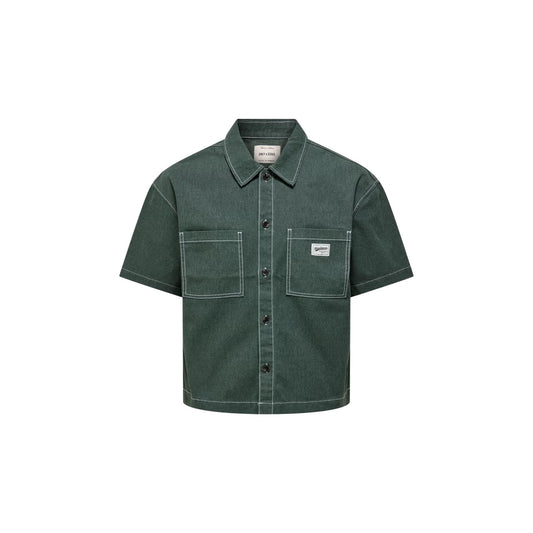 Camicia Manica Corta Only & Sons ONSZEALAND; Verde. 60% Cotone, 40% Poliestere. Loose Fit, doppie tasche frontali, tessuto tinto in filo resistente. Stile casual contemporaneo. Vista stesa