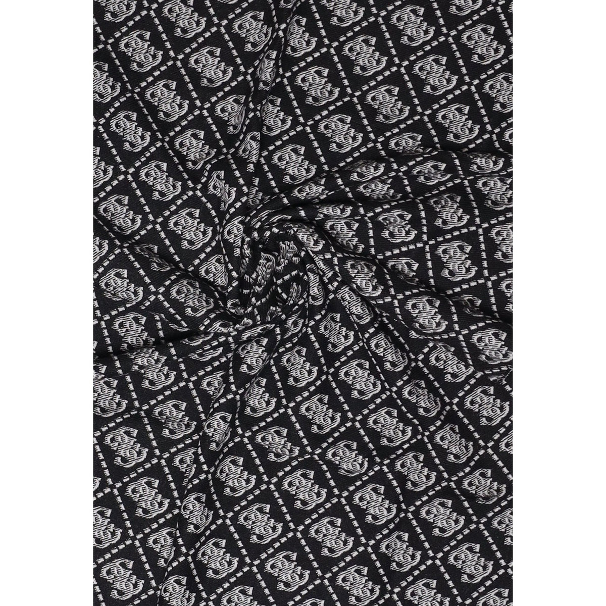 Sciarpa Guess donna AW5665 POL03. Sciarpa invernale calda ed elegante in tessuto jacquard logato con frange, dimensioni 65x190 cm, accessorio donna per autunno inverno e mezza stagione.