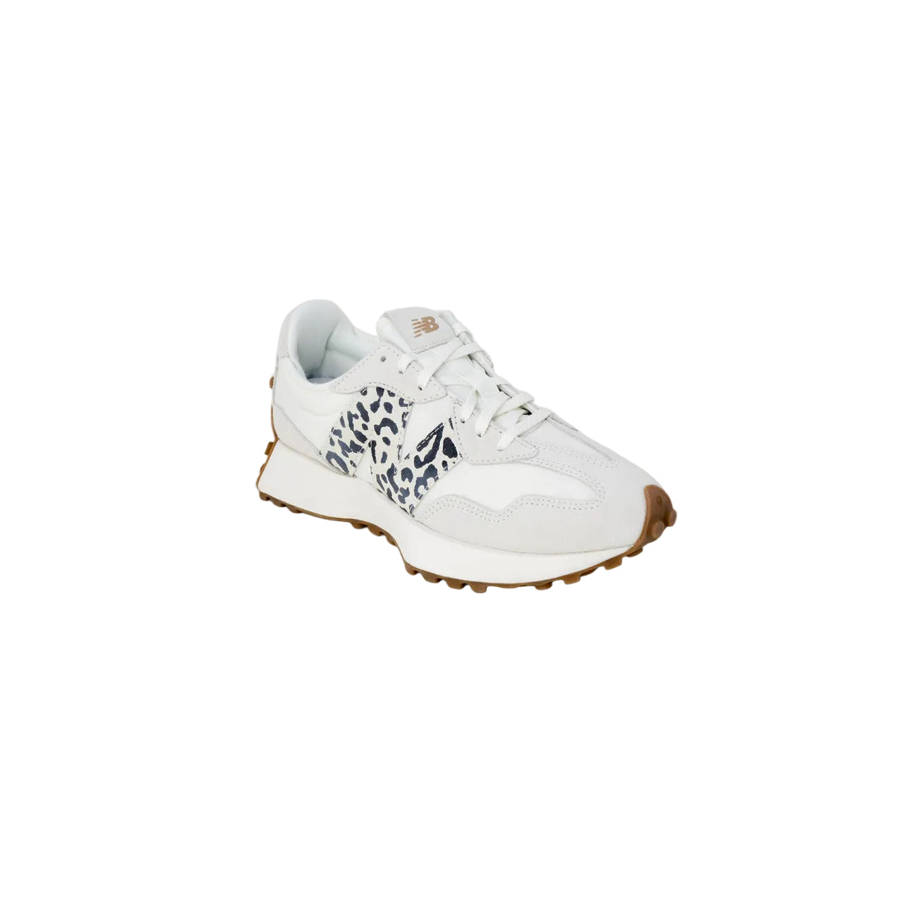 New Balance WS327PJ; sneakers leggere in tessuto tecnico con suola a carrarmato distintiva e branding laterale macro. Stile di tendenza e comfort quotidiano. Vista frontale
