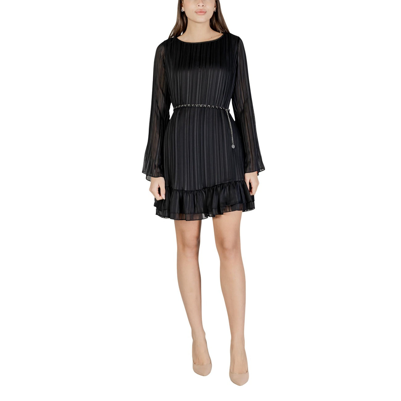 Abito Mini nero Plissettato; 100% Poliestere. Maniche lunghe, cintura in metallo inclusa, chiusura con bottoni. Vestito donna leggero, raffinato e facile da stirare. Vista frontale