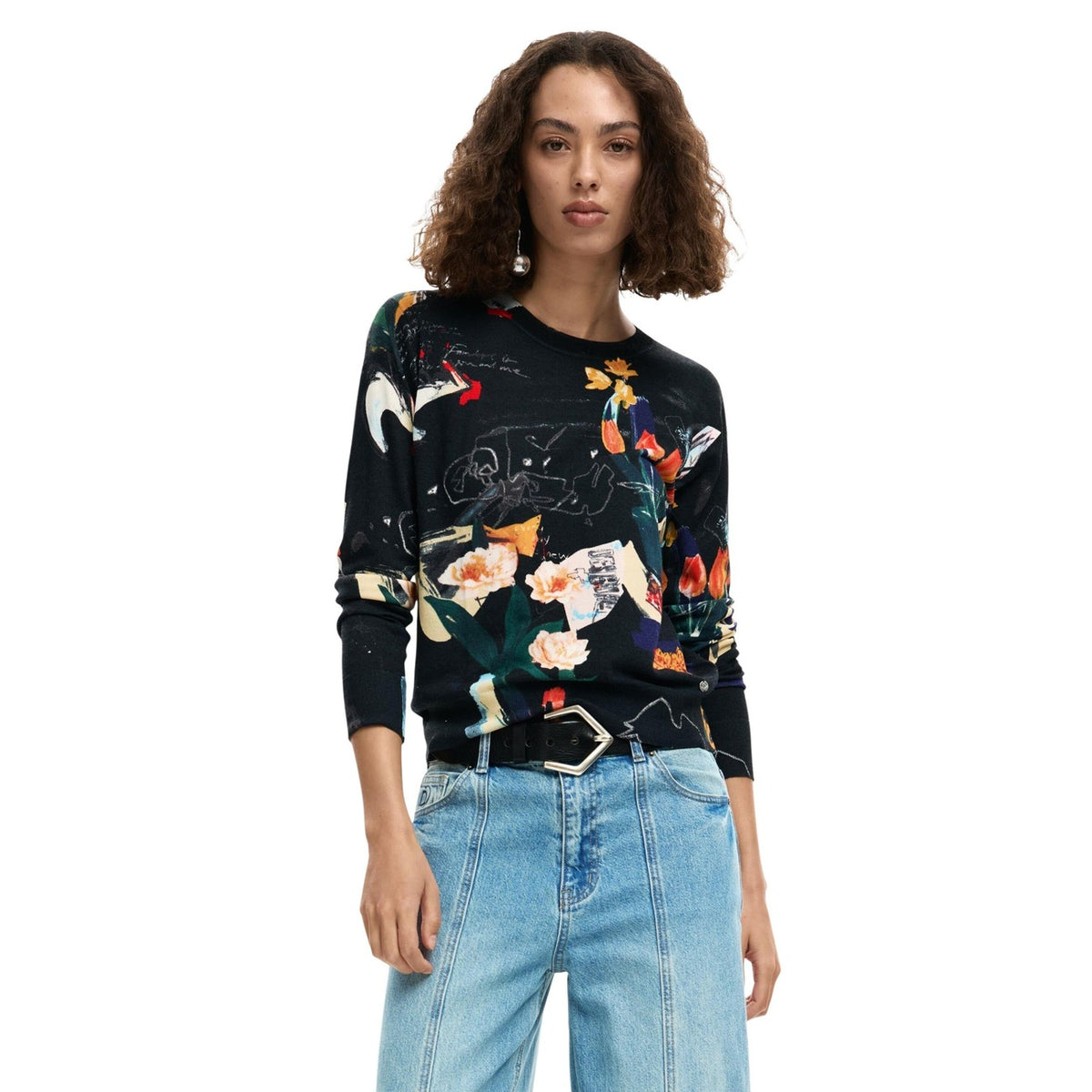 Maglia in tessuto leggero e taglio regular con stampa in stile collage e dettagli a costine su maniche e polsini. Vista frontale