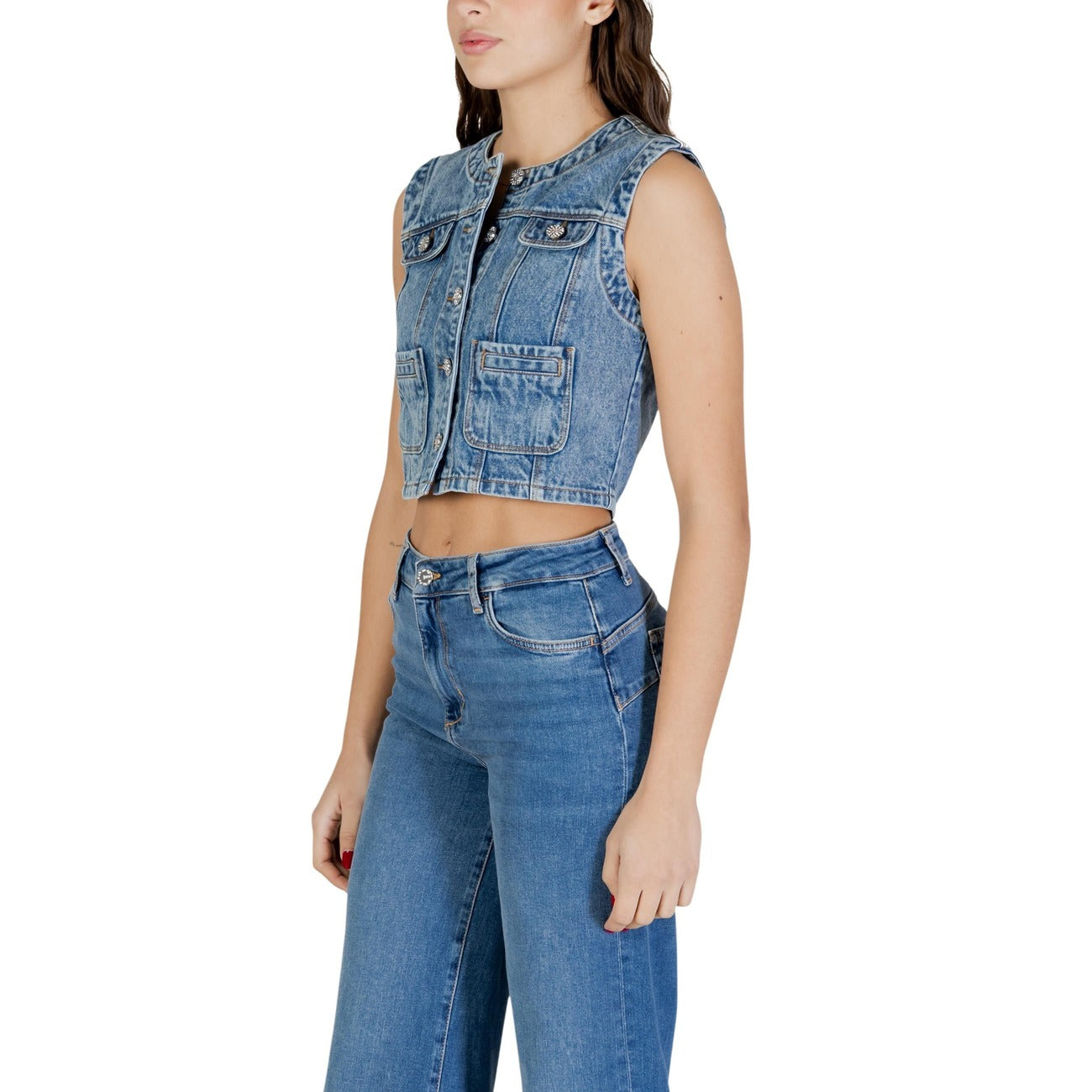 Gilet Morgan De Toi donna blu denim jeans con bottoni senza maniche tasche anteriori - vista laterale indossato da modello