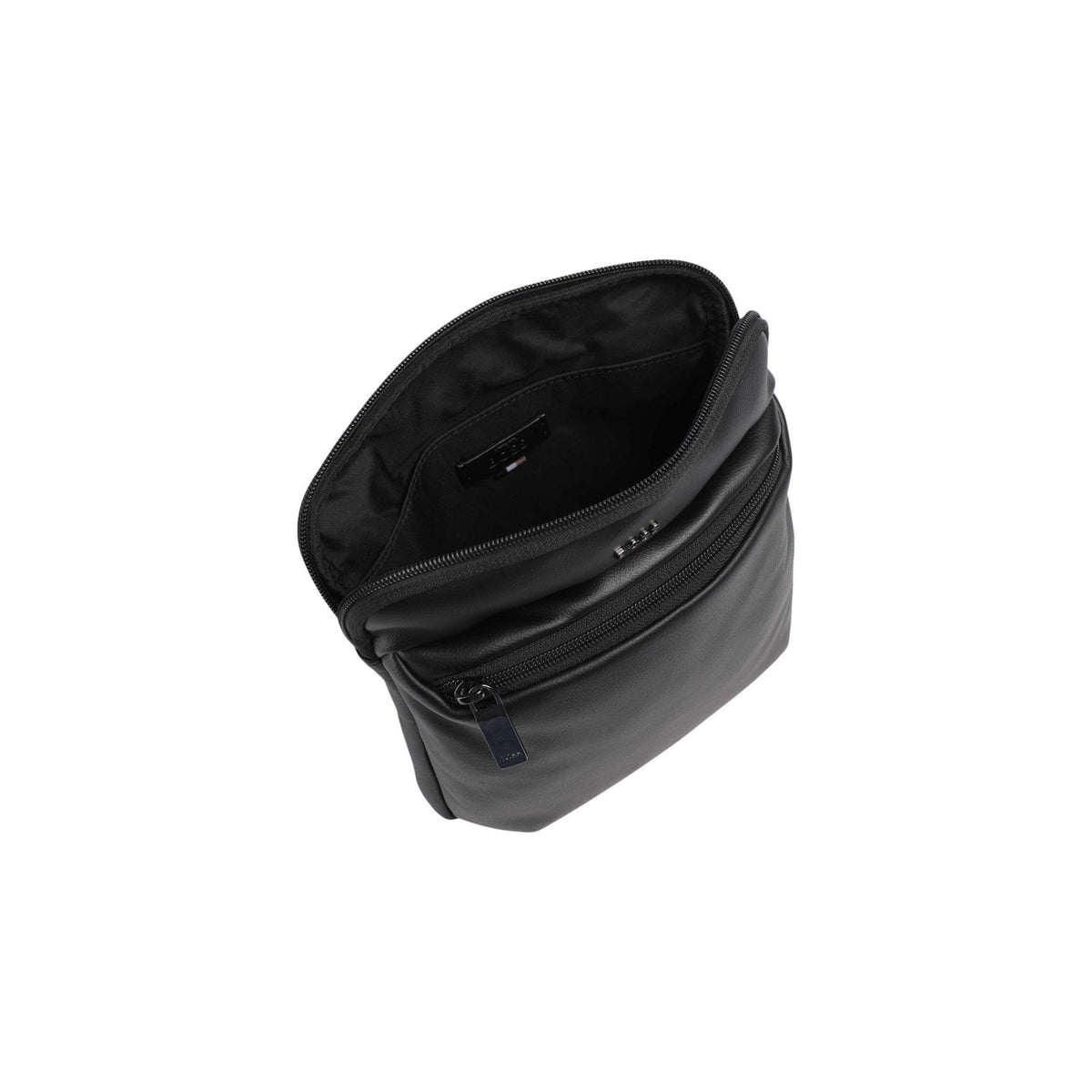 Tracolla BOSS uomo nera modello Jace Envelope. Borsello uomo nero sportivo e da viaggio in materiale riciclato con zip sul davanti, tracolla in nastro regolabile e logo a contrasto stile casual e urban.