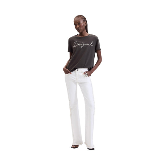 Maglietta Desigual donna nera TS NEENA in cotone. T-shirt basic regular fit a maniche corte con girocollo e ricamo frontale con lettere a contrasto, abbigliamento casual donna.