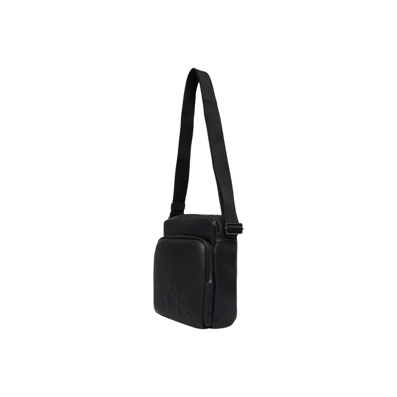 Borsa reporter Calvin Klein in ecopelle; monogramma stampato, tasche con zip, tracolla regolabile. Accessorio compatto ed elegante. Colore nero. Vista laterale