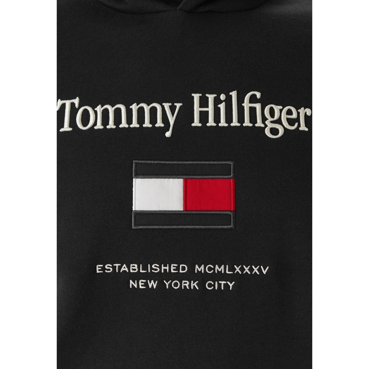 Felpa Tommy Hilfiger uomo nero con cappuccio MW0MW42735. Felpa mezza stagione sostenibile in cotone e poliestere riciclato con tasca a marsupio frontale, coulisse e logo Established 1985 New York City sul petto, abbigliamento casual uomo.