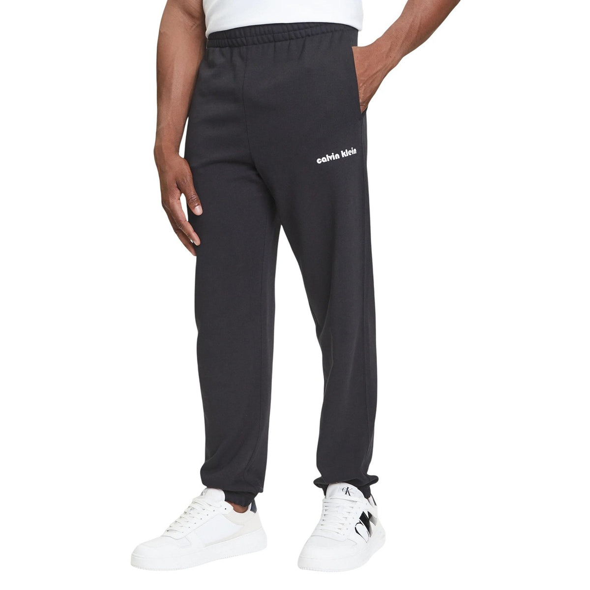 Pantaloni Calvin Klein Jeans uomo neri sportivi con tasche anteriori - vista frontale