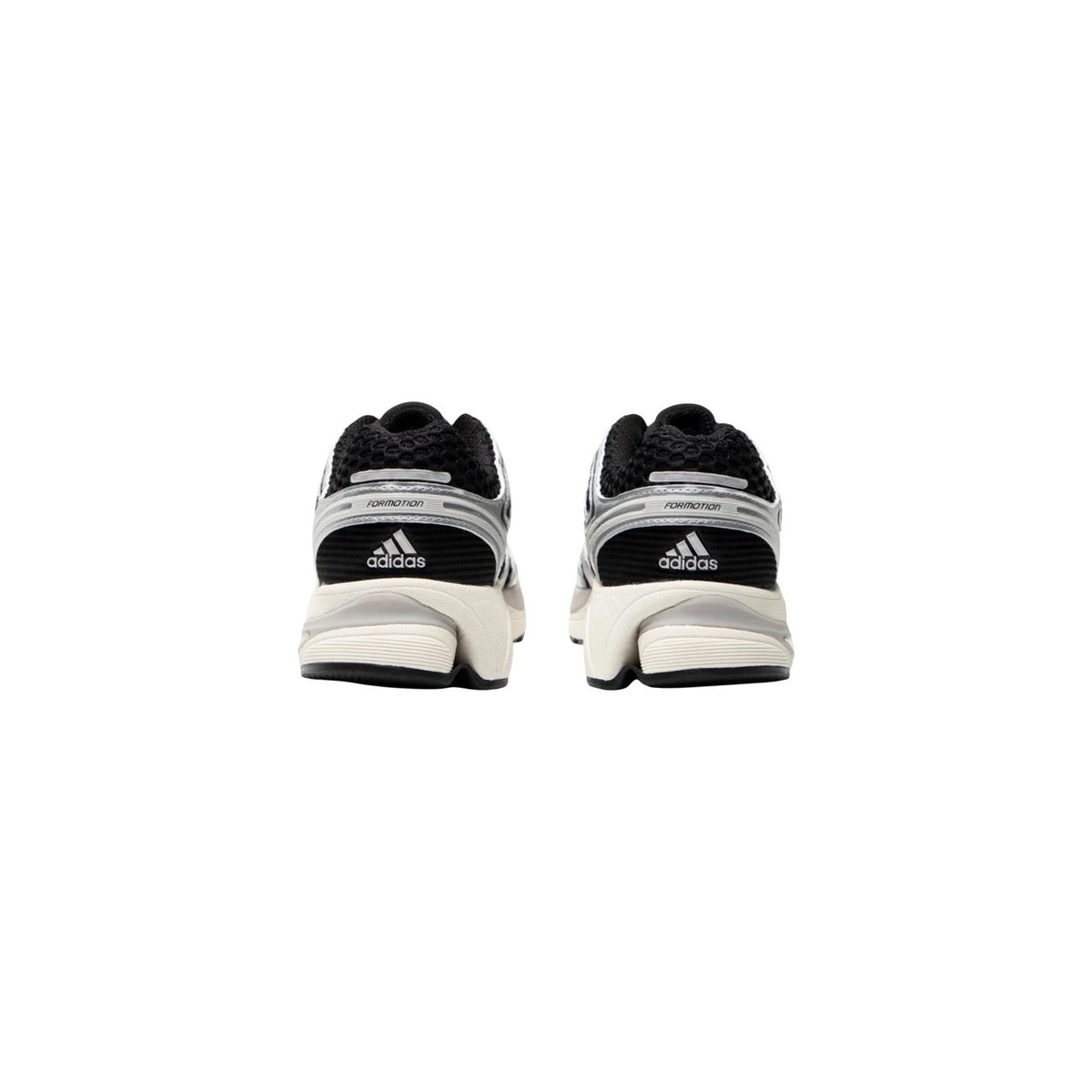 Scarpe Adidas Originals uomo nero e argento KI6120. Sneakers running style in tessuto open mesh traspirante nero con profili metallizzati, chiusura con lacci e suola in gomma ad aderenza elevata.