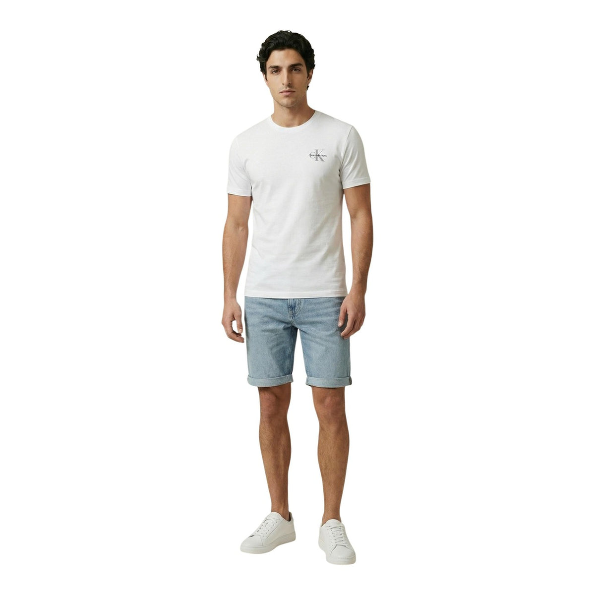 Dettaglio bermuda Calvin Klein Jeans uomo blu con tasche posteriori e passanti per cintura