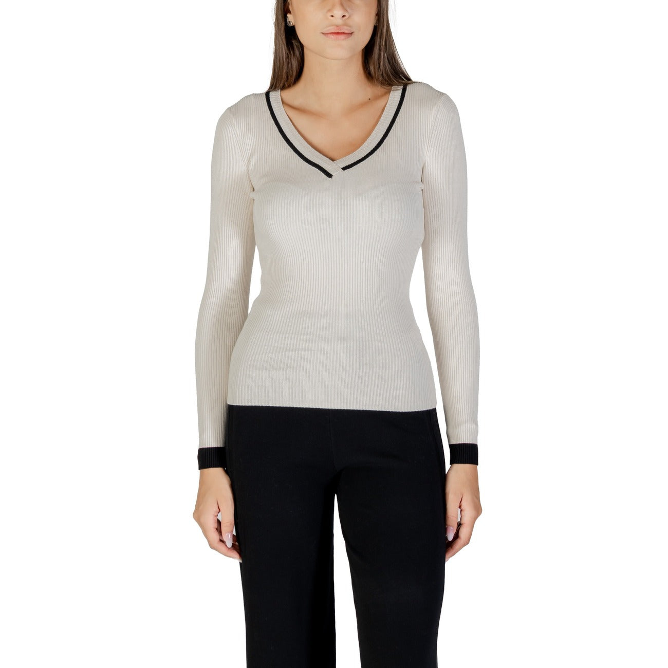 Morgan De Toi Maglia bianca MGALA; maglieria fine a costine in misto viscosa, scollo a V e bordi contrastanti. Silhouette femminile e confortevole per un outfit quotidiano sofisticato. Vista frontale