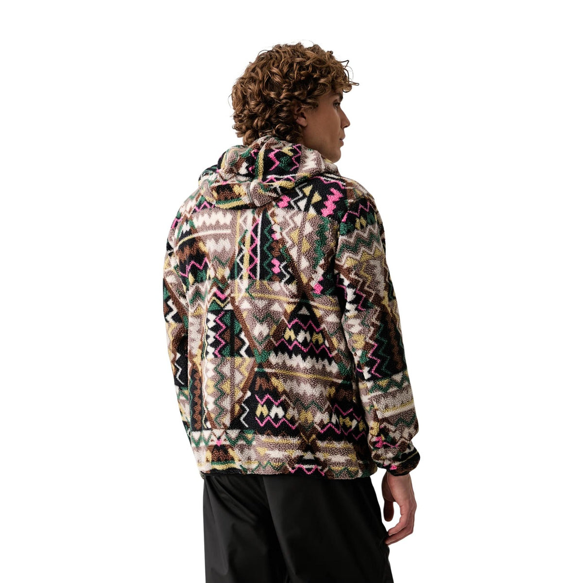 Pile Columbia uomo Helvetia Black Geomix. Giacca pullover in pile Sherpa a pelo lungo con cerniera mezza lunghezza, motivo geometrico nero e grigio, tasca pettorale con zip, abbigliamento outdoor e streetwear