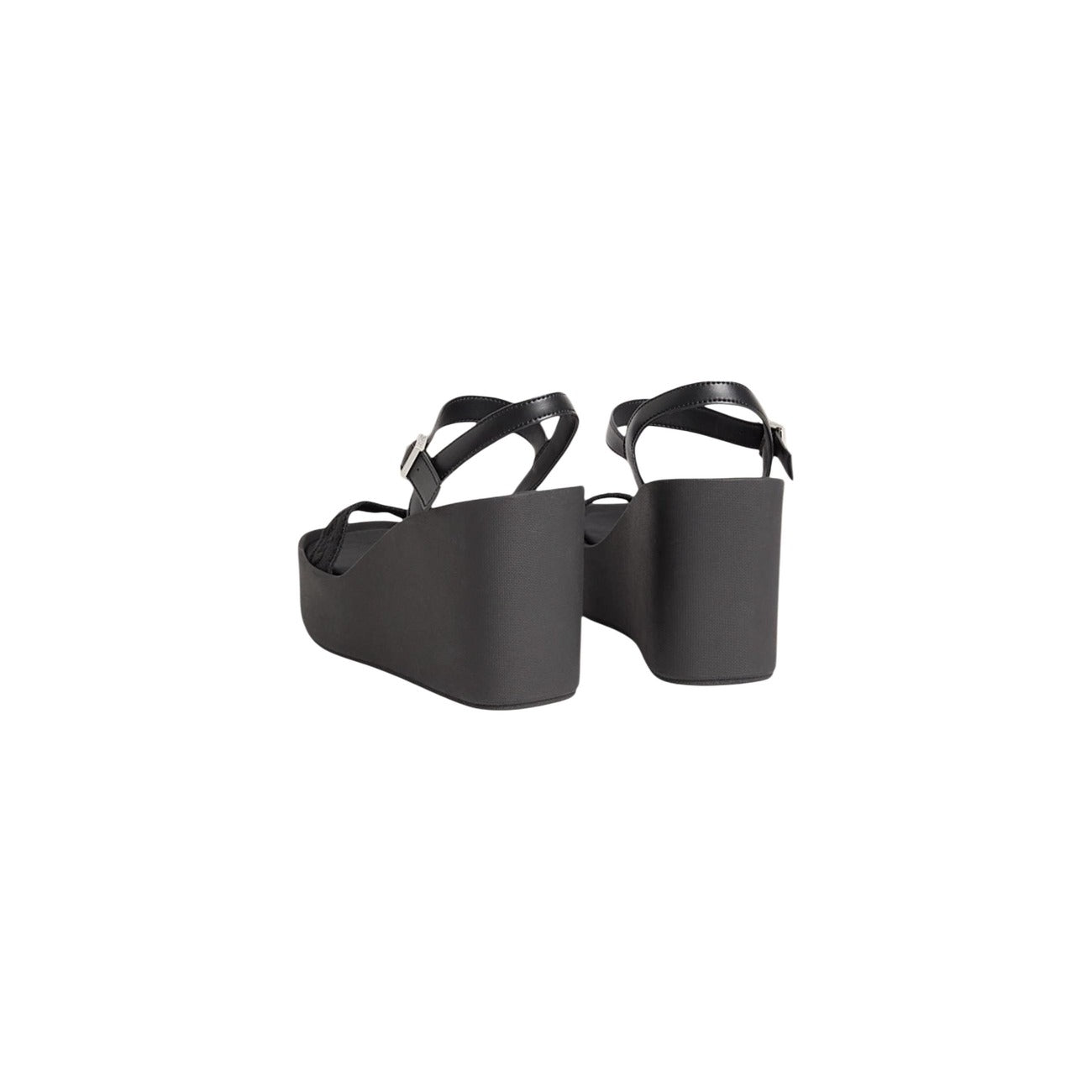 Calvin Klein Wedge Sandals; zeppa 7cm, tecnologia Airfit® anti-fatica, tomaia mesh e ecopelle. Il sandalo platform leggero e iconico. Colore nero vista posteriore