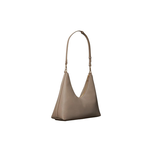 Borsa Hobo Calvin Klein mezzaluna; ecopelle martellata, doppia portabilità (spalla/tracolla), piedini antigraffio. Dimensioni 29x34x12 cm. L'accessorio sofisticato per il look urbano.