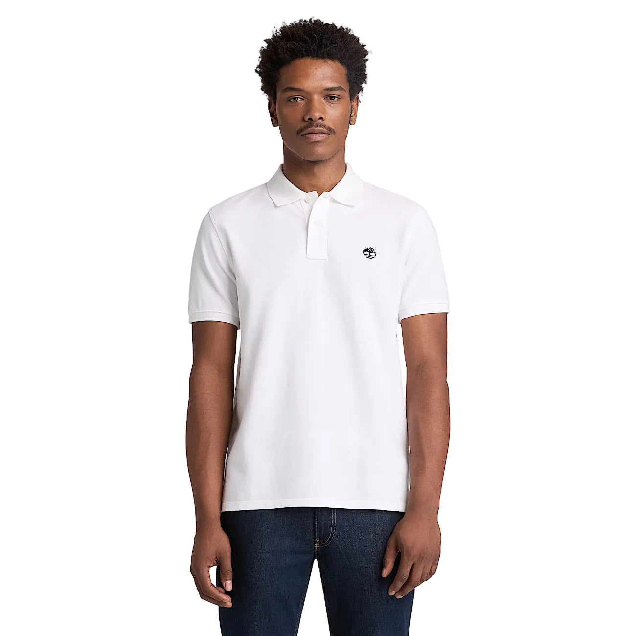 Polo Timberland regular basic con logo uomo bianca maniche corte colletto polo 97% cotone 3% elastan - vista frontale Indossata da modello 