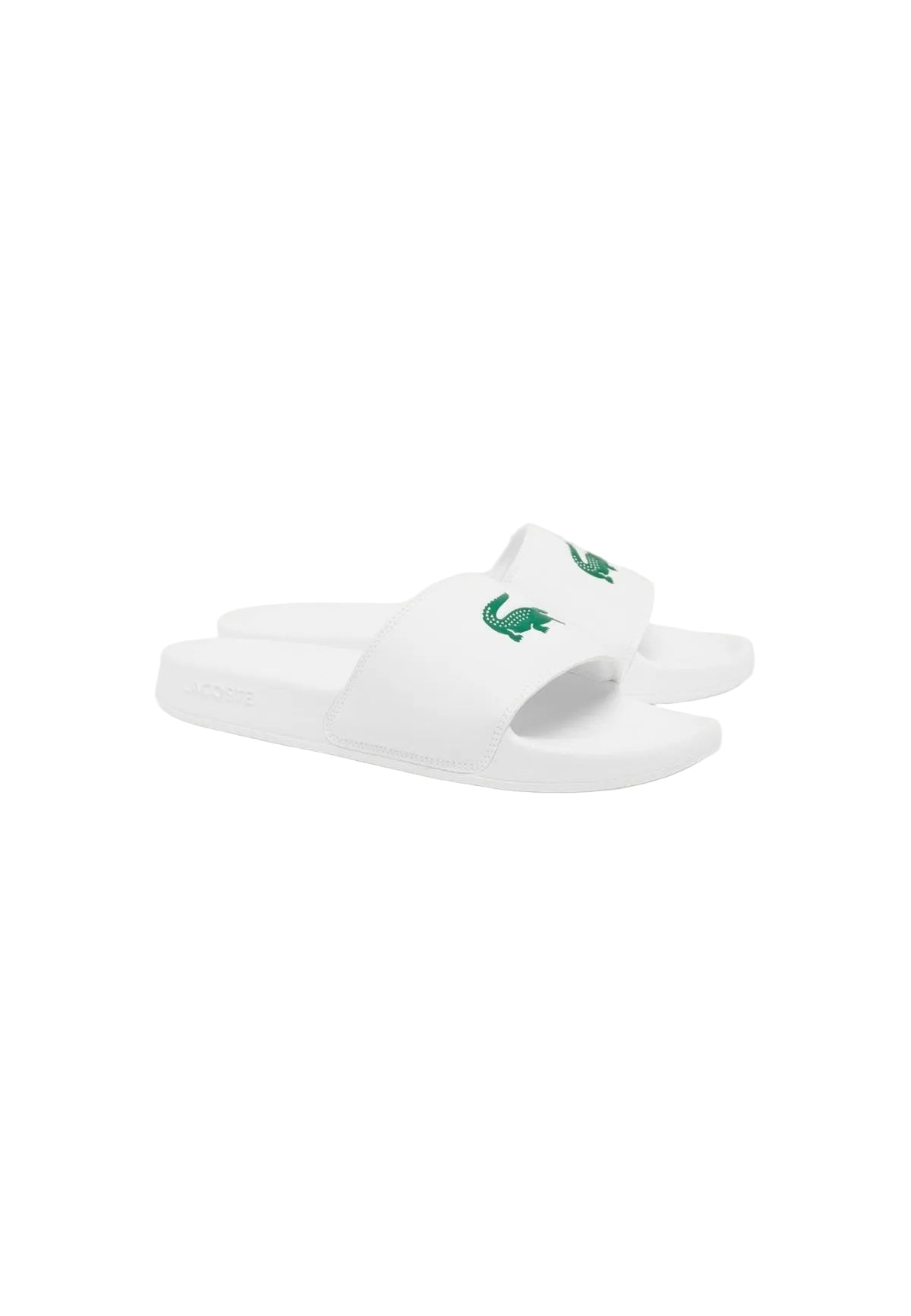 Ciabatte bianco a fascia da uomo Lacoste Serve Slide 1.0 con logo del coccodrillo in rilievo sulla fascia ampia e suola ergonomica coordinata. Vista frontale 