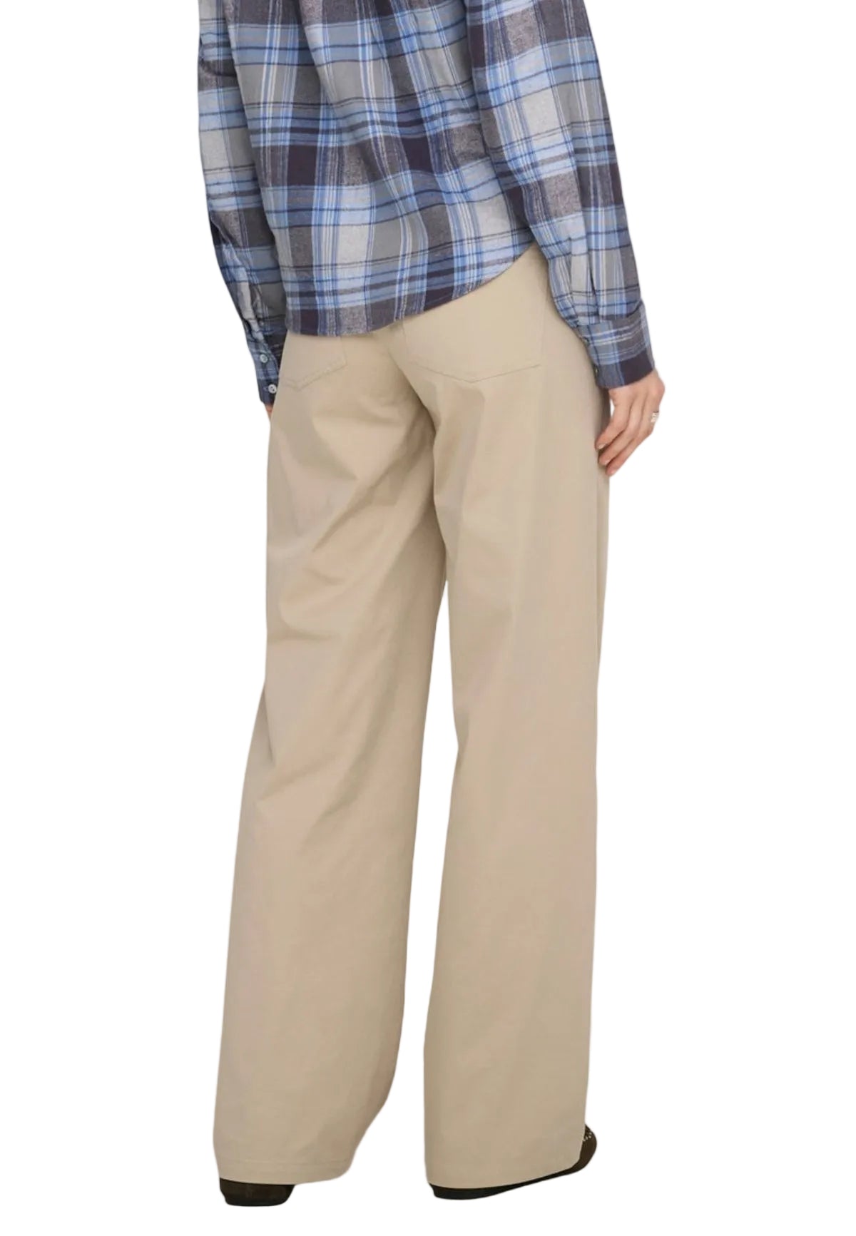 Pantaloni beige bootcut Only Onltanny, tessuto chino elasticizzato con cintura a fibbia; taglio ampio e svasato sul fondo, perfetti per valorizzare la silhouette in ogni occasione. Vista posteriore 