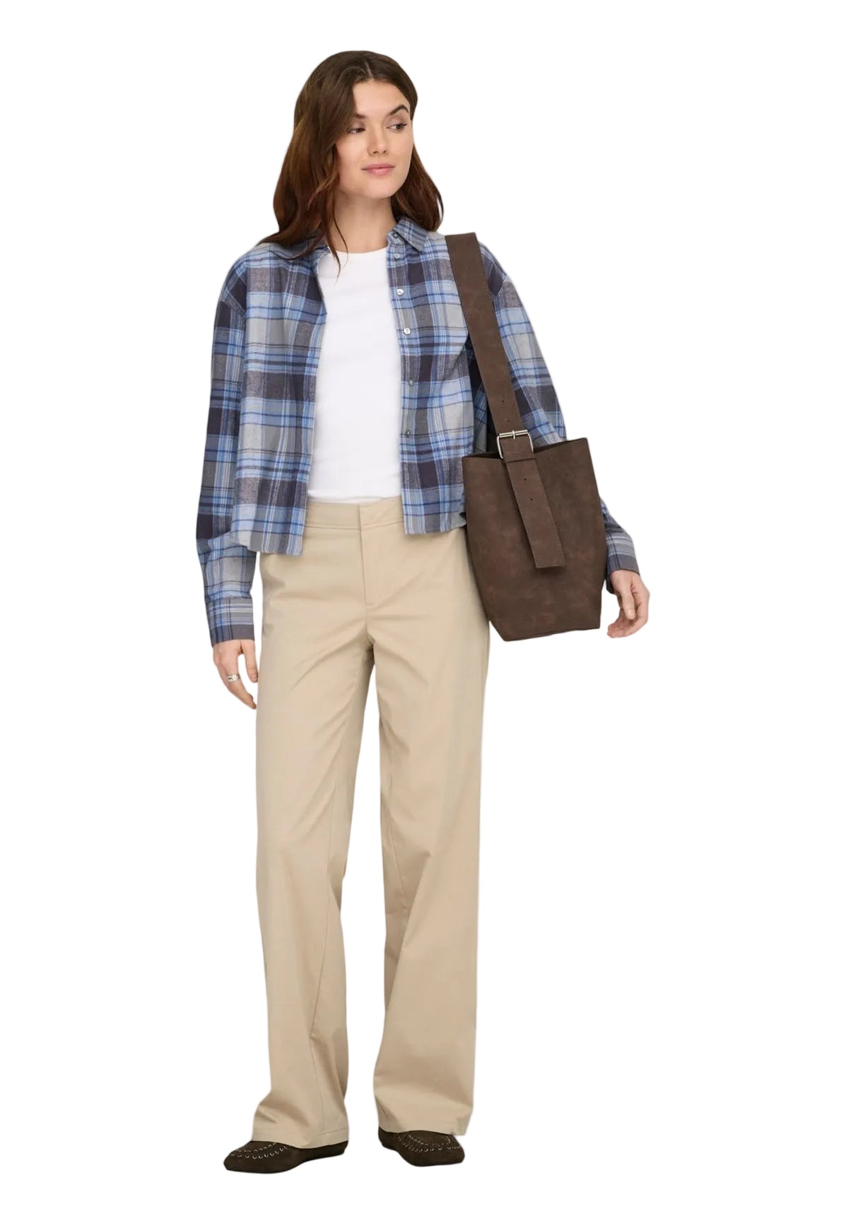 Pantaloni beige bootcut Only Onltanny, tessuto chino elasticizzato con cintura a fibbia; taglio ampio e svasato sul fondo, perfetti per valorizzare la silhouette in ogni occasione. Vista frontale Figura intera