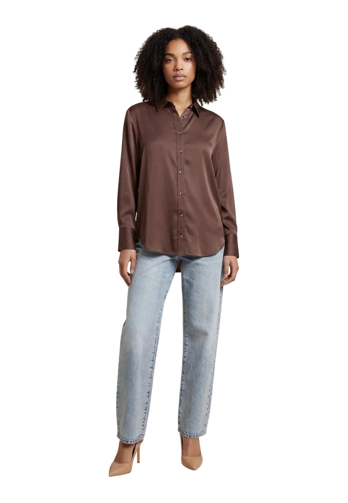 Camicia marrone Only Onlzora Mika, misto viscosa e poliestere riciclato, maniche lunghe e chiusura a bottoni; tessuto morbido e traspirante dalla vestibilità confortevole. Vista frontale Figura intera