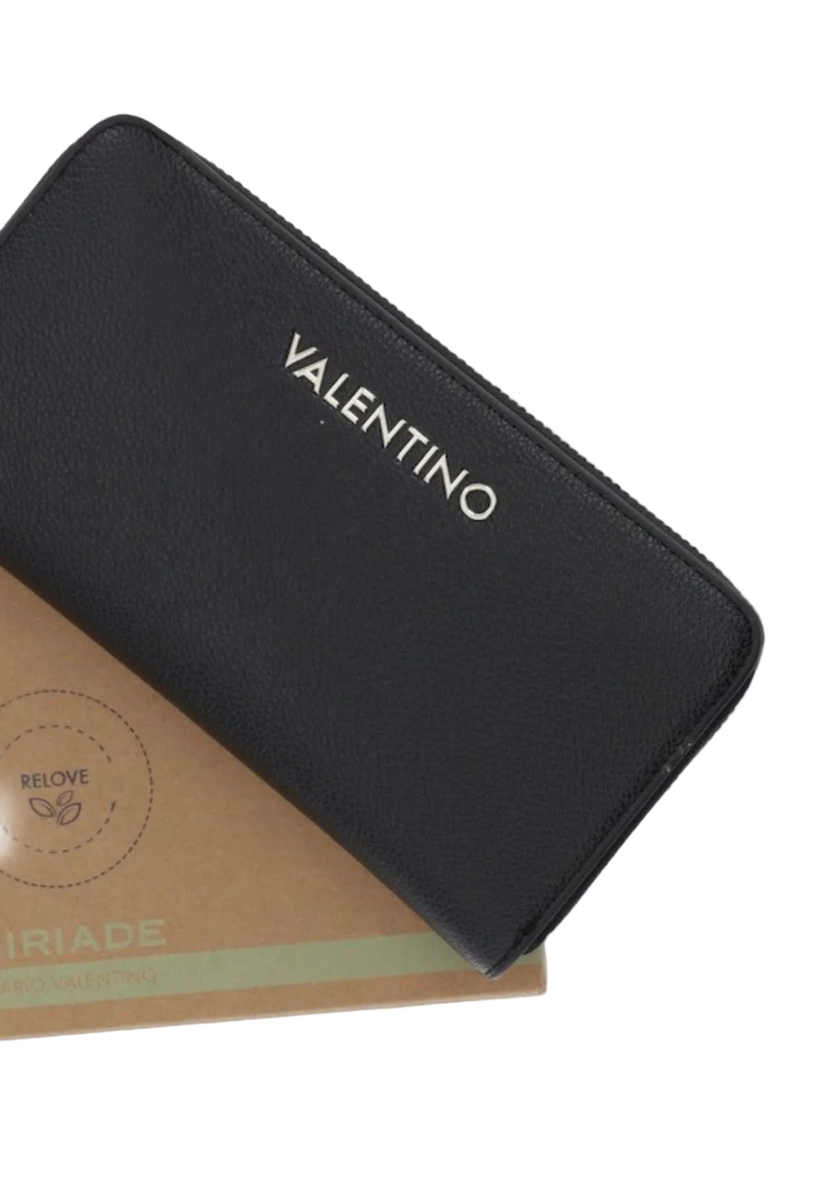 Portafoglio nero Valentino Bags Doris RE, formato grande con chiusura zip-around e logo dorato in rilievo; capiente e resistente, ideale per un'organizzazione completa in borsa. Vista frontale Con logo 