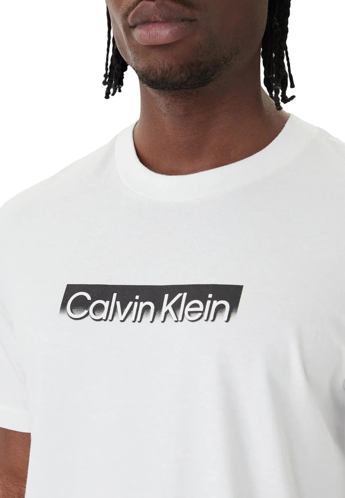 T-shirt nera Calvin Klein LV04LF812G, 100% cotone, vestibilità regular; maglia a maniche corte con logo centrale stampato, stile contemporaneo e versatile. Vista frontale Dettaglio logo
