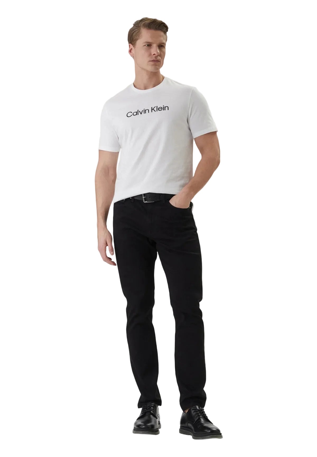 Calvin Klein LV04LF809G, t-shirt bianca uomo in puro cotone con logo ricamato; vestibilità regolare, maniche corte e finiture di alta qualità per uno stile casual-chic. Vista frontale Figura intera 