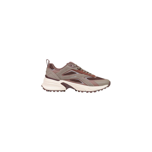 Sneakers marroni donna Calvin Klein HW0HW03107. Scarpe da ginnastica da trekking e trail running in maglia di rete marrone con dettagli riflettenti, motivo geometrico CK STRIPE e suola ammortizzata in gomma.